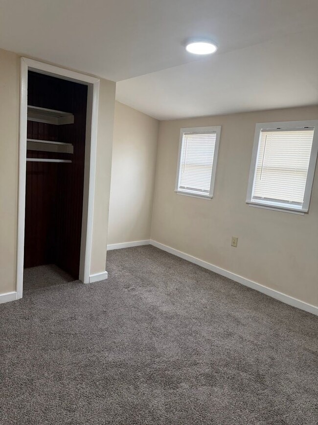 Building Photo - 450 S 18th St Unit Apt 3