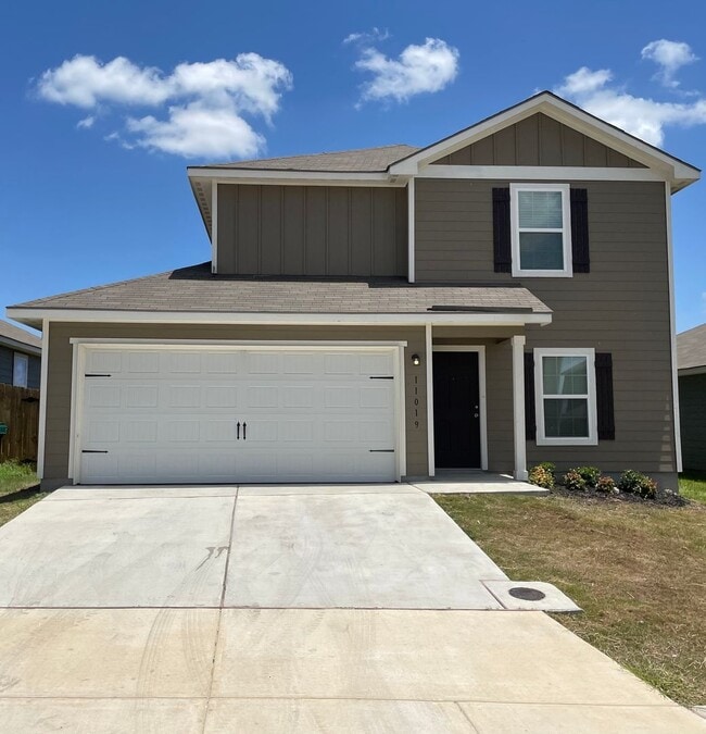 Building Photo - Gorgeous 3 bedroom | 2.5 bath home in great location!