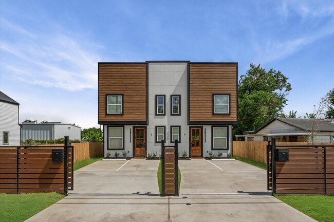 Photo - 8605 Amadwe St
