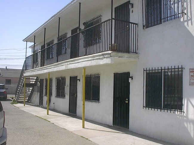 6209 S Hoover St - 6209 S Hoover St Apartments