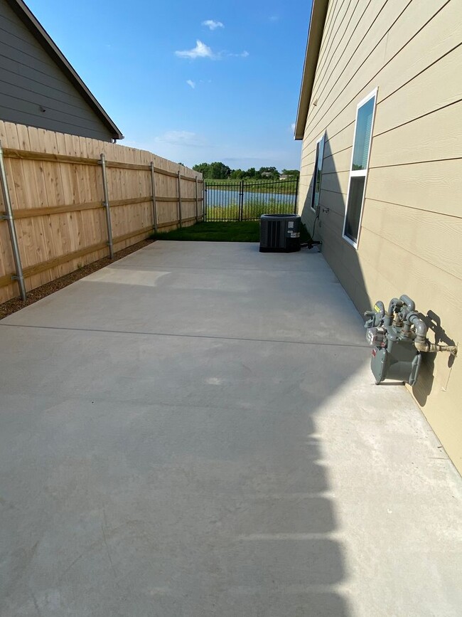 Photo - 427 S Longbranch Dr