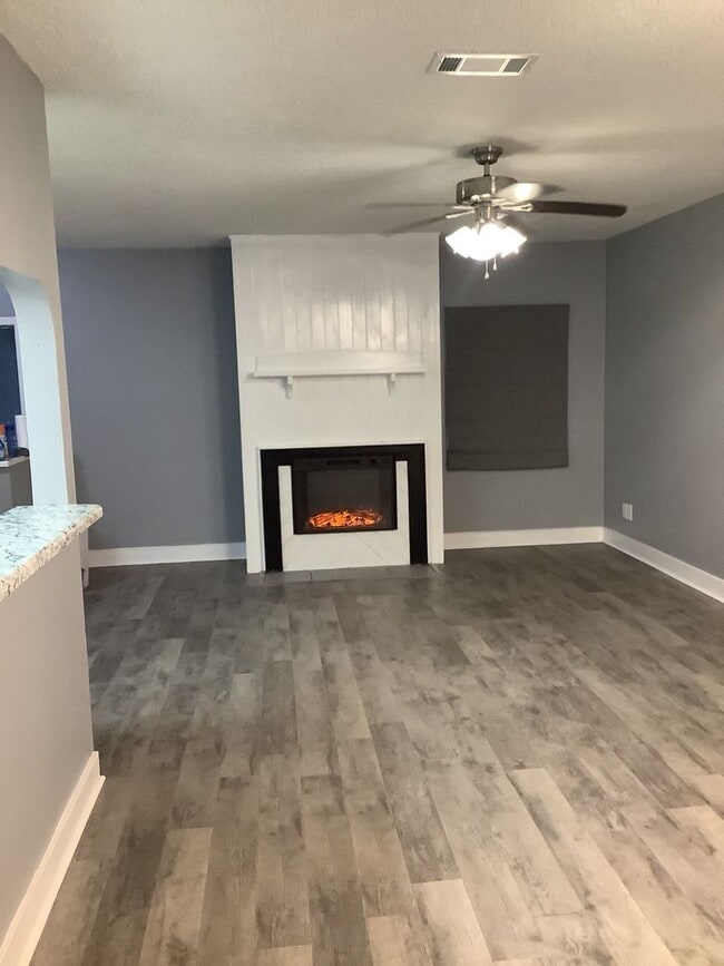 Photo - 1702 Beechwood Cir N