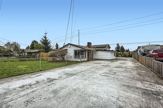 Photo - Just renovated - 4 bedroom Home