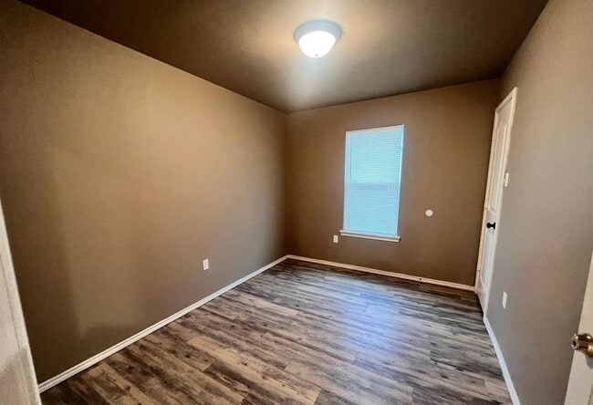 Photo - 1516 E 8th St