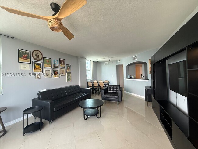 9201 Collins Ave Unit 521