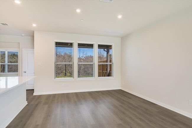 Photo - 2500 Forest Creek Dr Unit 2004