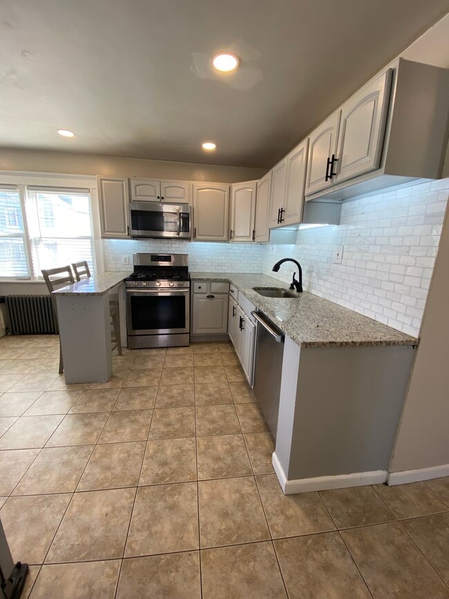 Photo - 82 Planten Ave Unit Floor 1