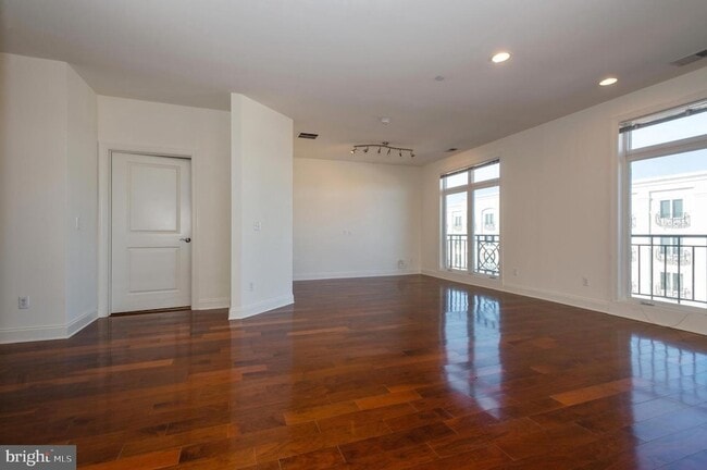 Photo - 2 N Commerce Square Unit 302