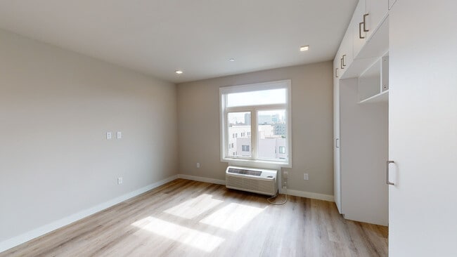 Photo - SOLO on Chestnut - 4233