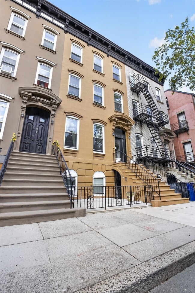 Photo - 540 Bramhall Ave