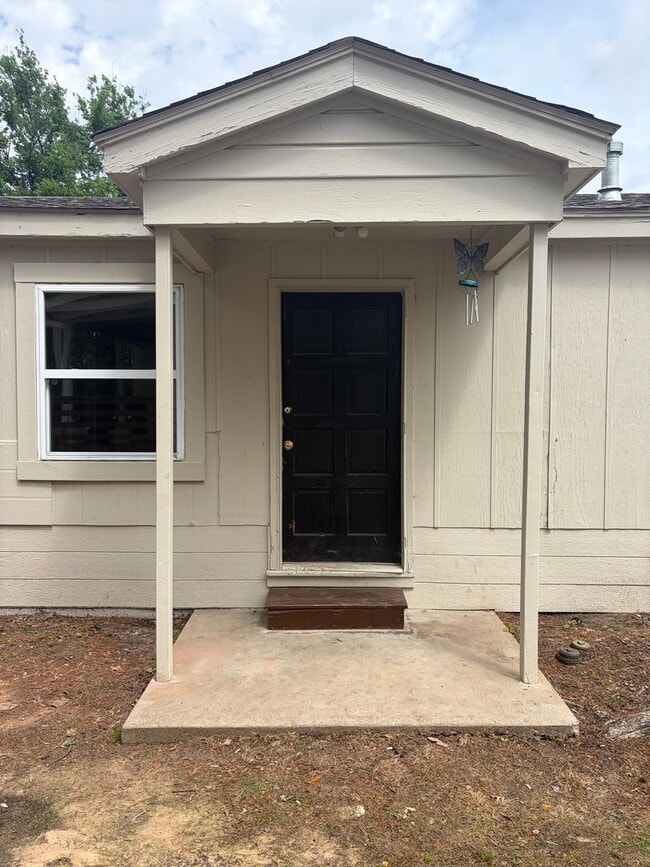 Photo - 2 BEDROOM 1 BATH HOUSE, WITH CENTRAL HEAT & AIR, ALL ELECTRIC, FENCED YARD. APPLICATION AND PET F...