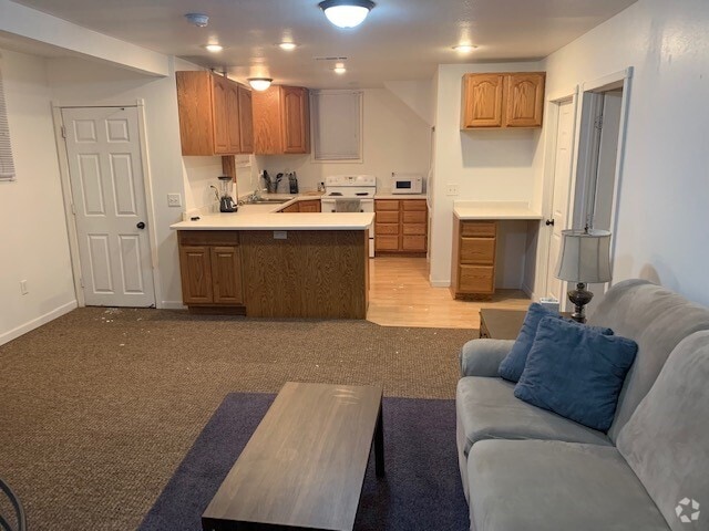Building Photo - 827 10th Ave NW Unit B Rental