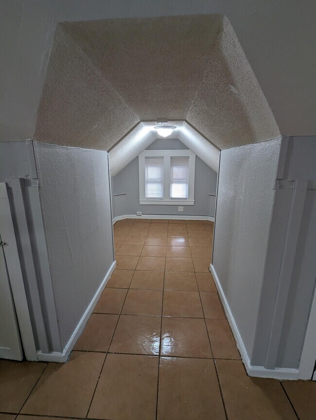 Photo - 77 Windsor Ave Unit 3