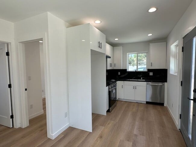 Photo - Brand new 1+1