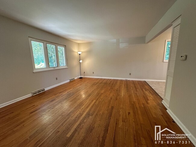 Photo - 1323 Hilton Dr