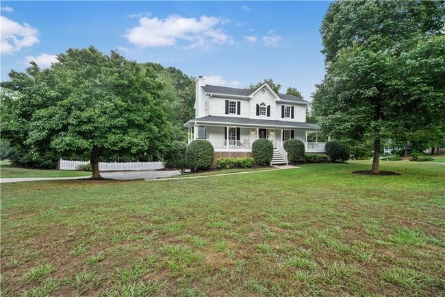 Building Photo - 328 Deerwood Dr Rental