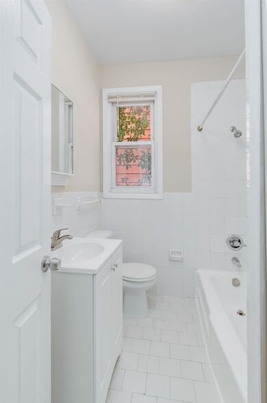124 W 54th St