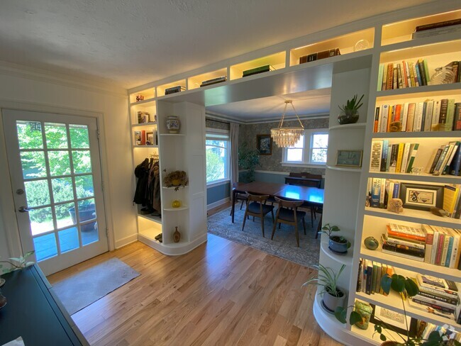 Building Photo - 6716 N Williams Ave Rental