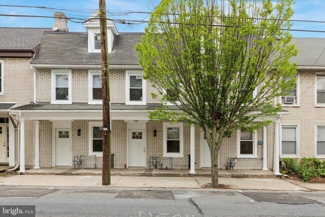 Photo - 232 Main St Townhome