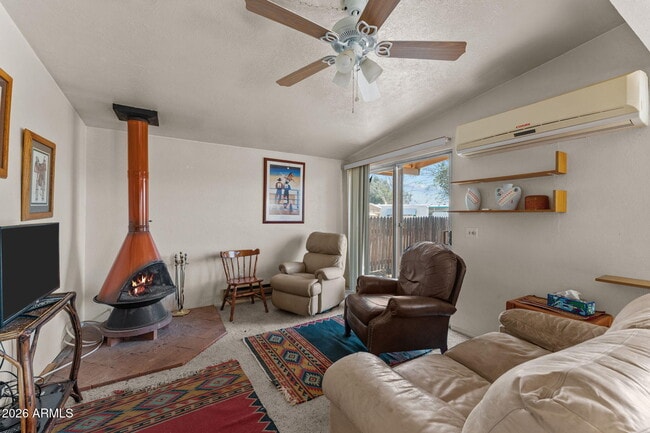 Photo - 757 Oleander St