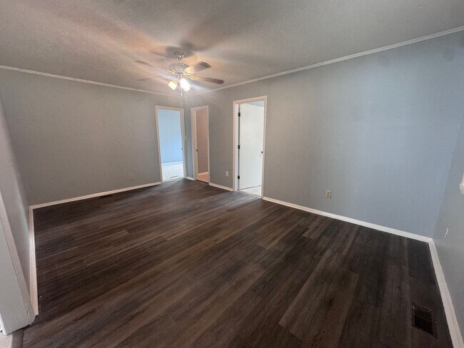 Photo - 908 Rochester Dr