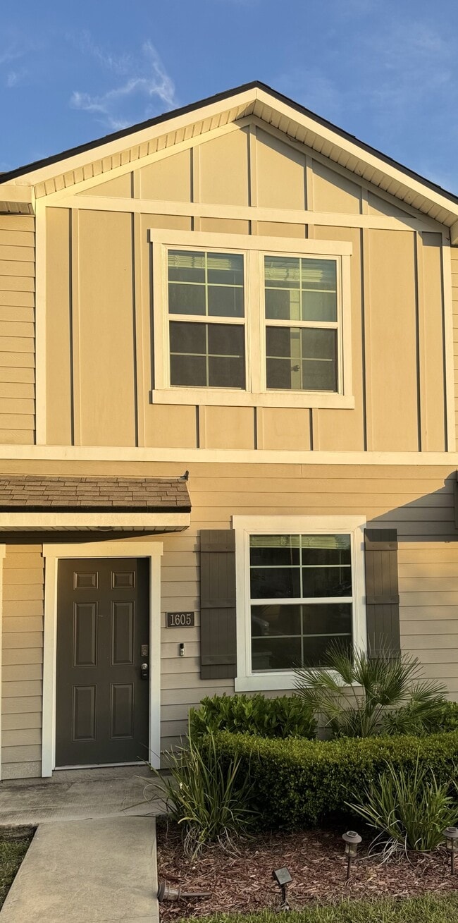 Building Photo - 575 Oakleaf Plantation Pkwy Rental