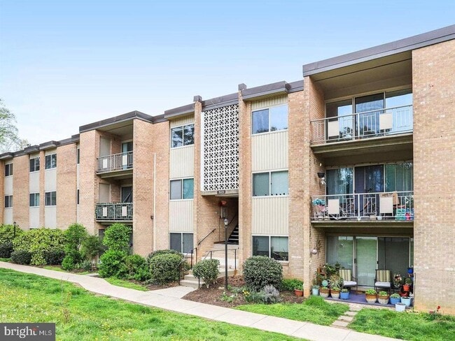 Building Photo - 5115 Crossfield Ct Unit 14