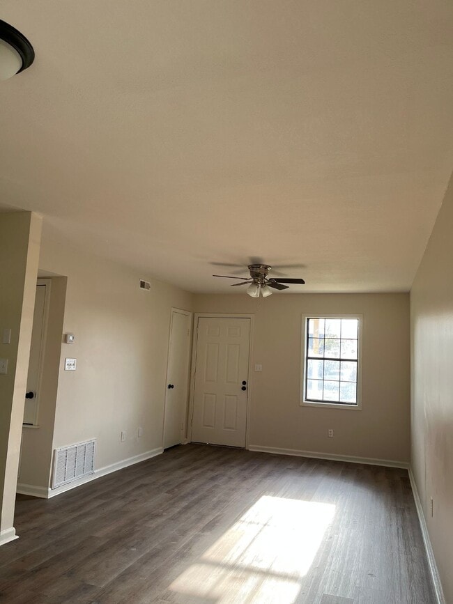 Photo - "Charming 3-Bed Home with Cozy 982 Sq. Ft. Living Space on Smith Avenue, Trumann!"