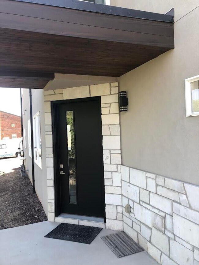 Photo - Beautiful 3 Bed, 4 Bath Home, Stunning Views from Rooftop Deck, D-12, close to DT and Military