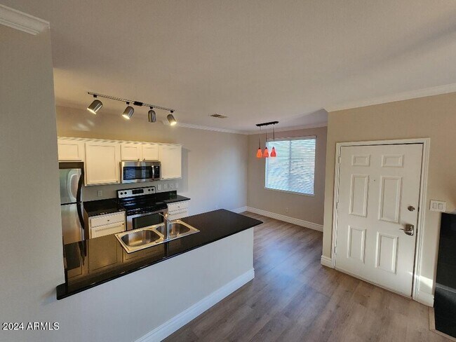 7009 E Acoma Dr Unidad 2064