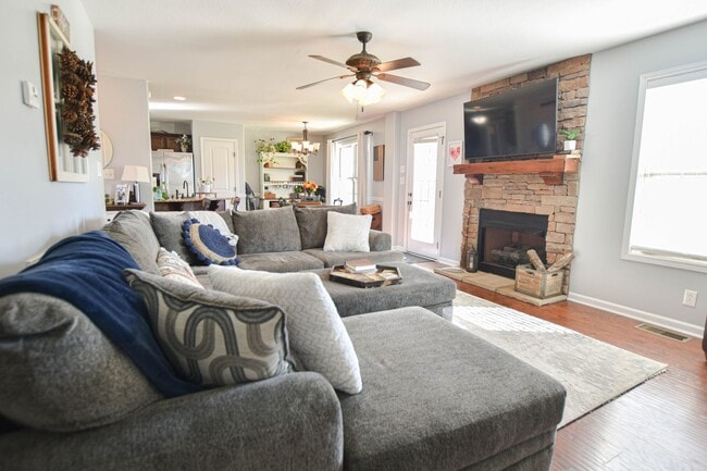 Photo - Pet Friendly Four Bedroom!
