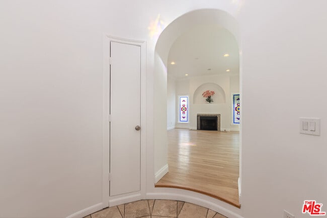 Photo - 1557 N Stanley Ave