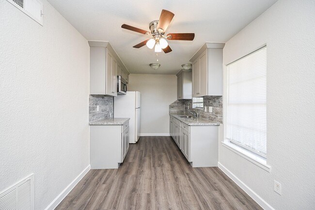 Photo - 1518 East Ave Unit 104