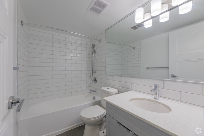 1BR, 1BA - 724SF - Bathroom