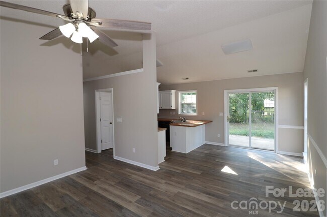 Photo - 711 Harvest Way