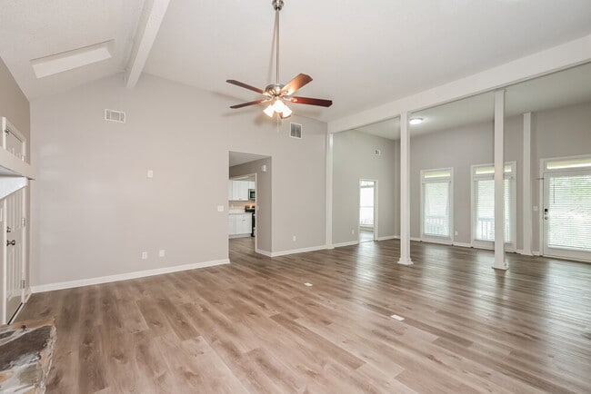 Photo - 14 Sleepy Hollow Ct