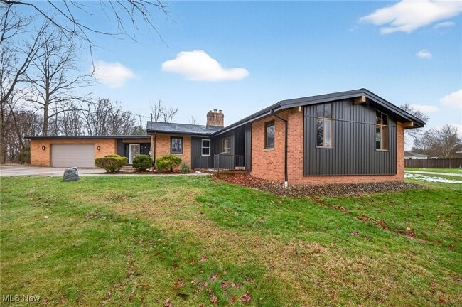 Building Photo - 3863 Wiltshire Rd