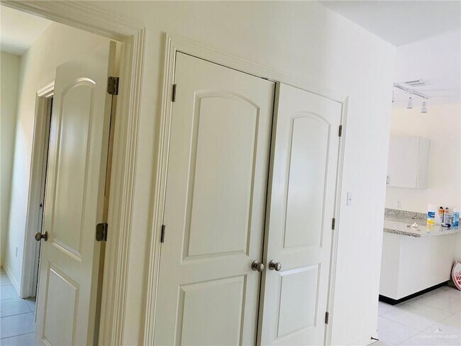 Photo - 1217 W Garfield Ave Unidad 4