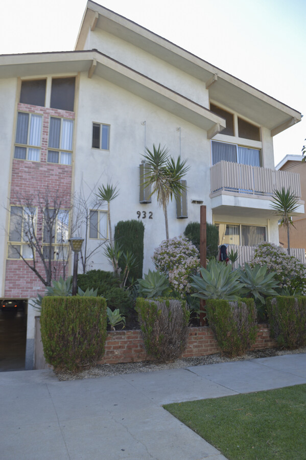 932 10th St in Santa Monica. North of Wil... - 932 10th St in Santa Monica.  North of Wil... Apartments