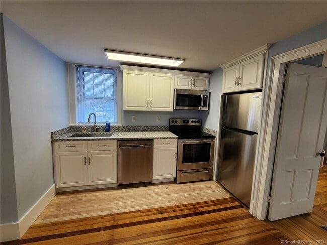 Photo - 115 N Main St