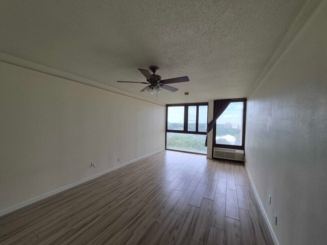 Photo - **APPLICATION RECEIVED** AMAZING STUDIO APARTMENT Near Medical Center w/ COMMUNITY POOL!