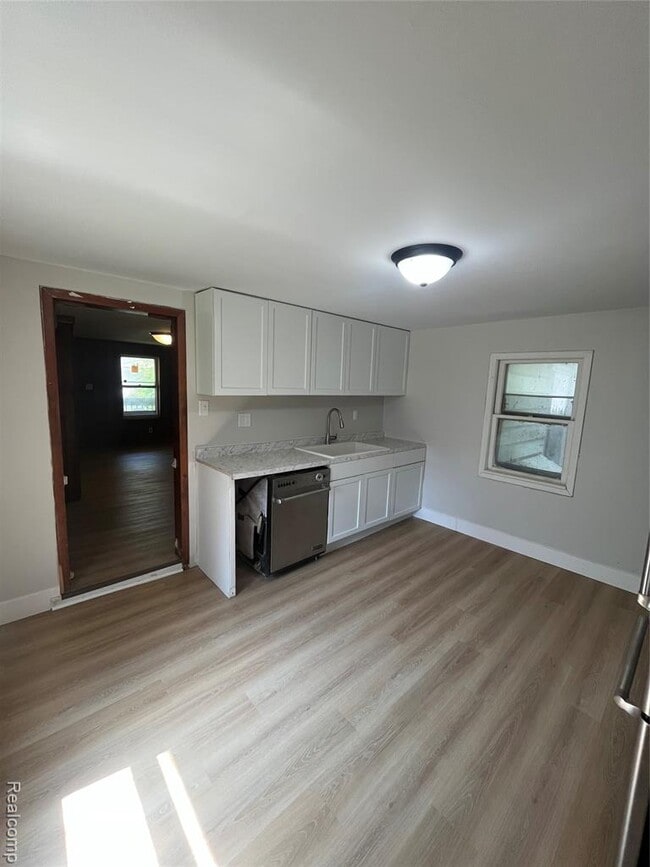 Photo - 714 W 8th St