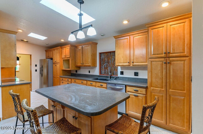 Photo - 320 Pine Tree Dr