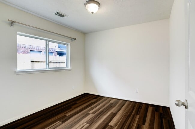 Building Photo - 7605 Waterlilly Ln