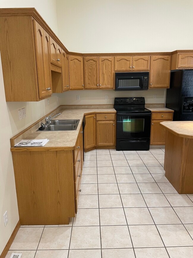 Tustin Townhomes Kitchen - Tustin Townhomes