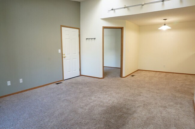 Photo - Super Cute, Move-in Ready, Spacious, 2nd F... Unit G