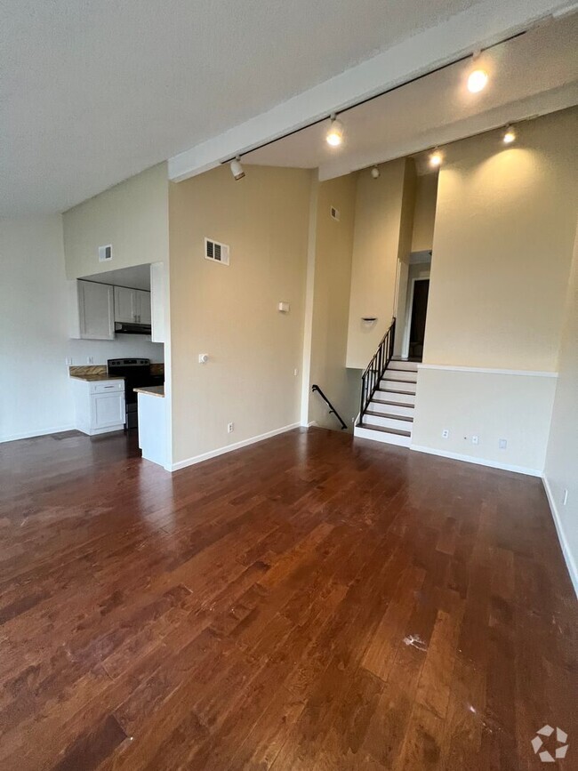 Building Photo - Newbury Park - Two bedroom, one bathroom c... Rental