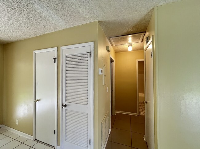 7500 Necia Dr S Unidad 7500 Necia Drive S.