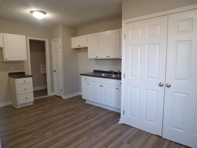 Photo - 200 23rd St SW