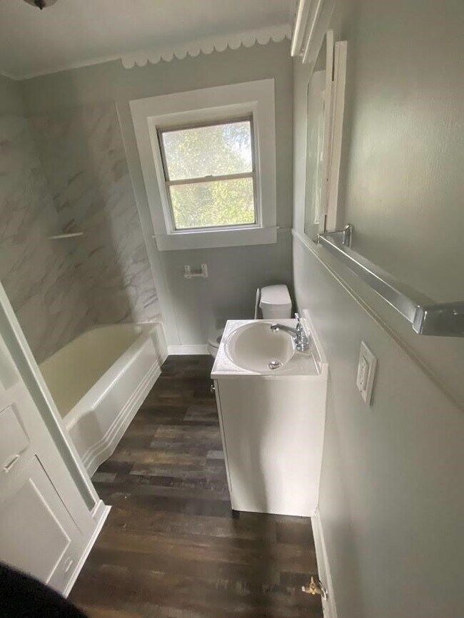 Photo - 607 S Main St Unit B